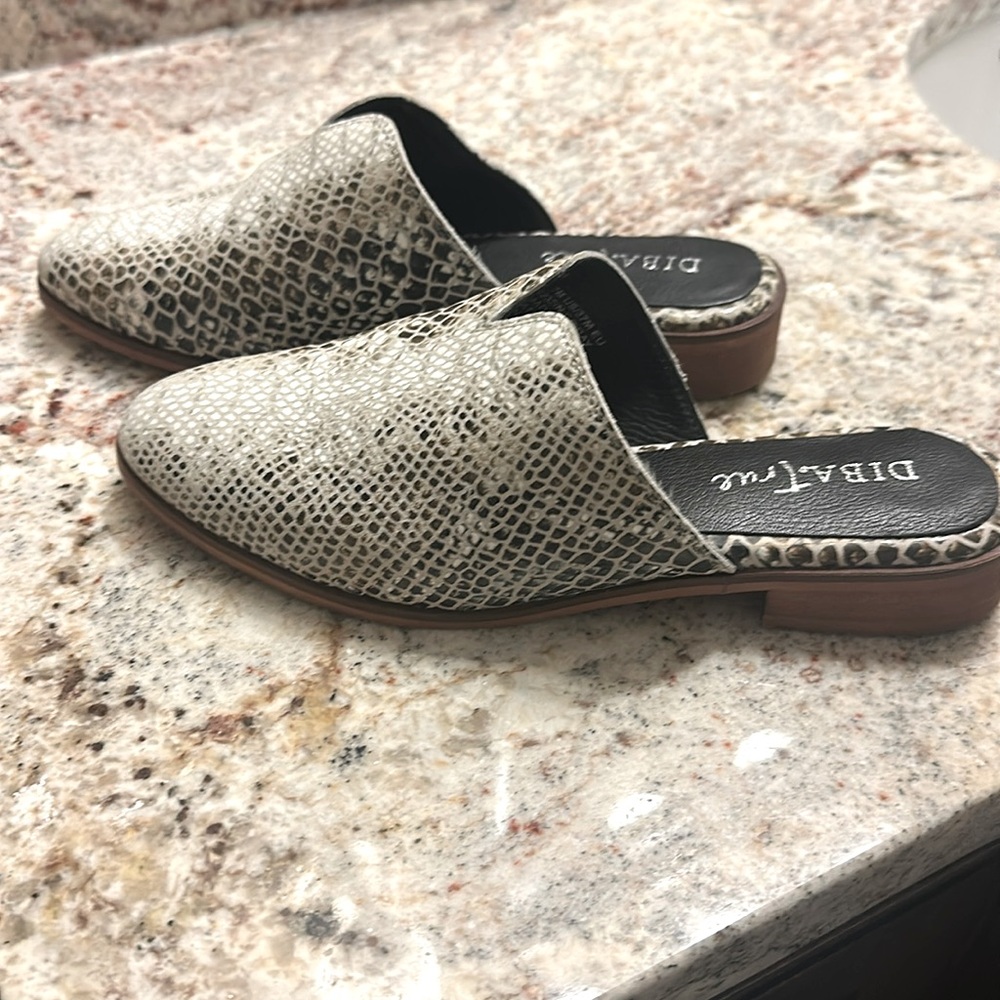 Leather “snake” mules